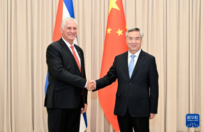 李希分别会见古共中央第一书记、古巴国家主席迪亚斯-卡内尔和津巴布韦总统姆南加古瓦