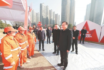 梁言顺王清宪调研督导安全生产、节日保供工作并看望慰问基层一线干部职工