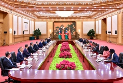 习近平同纳米比亚总统恩代特瓦会谈