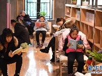 合肥：“城市阅读空间”里乐享阅读便利