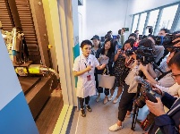 故宫文物医院首次开放 志愿者正式上岗