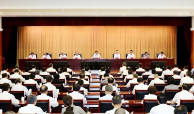 省委召开全省警示教育大会 梁言顺主持并讲话