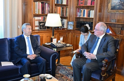 李希对希腊进行正式友好访问