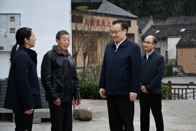 梁言顺在金寨县住村走访并宣讲党的二十届四中全会精神