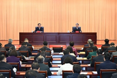 省委舉行樹立和踐行正確政績觀學習教育讀書班開班式和專題輔導報告會 梁言順主持并講話 張忠軍作輔導報告 王清憲張西明出席