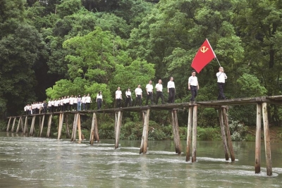 深入学习贯彻习近平党建思想丨习近平党建思想孕育于新时代全面从严治党的伟大实践
